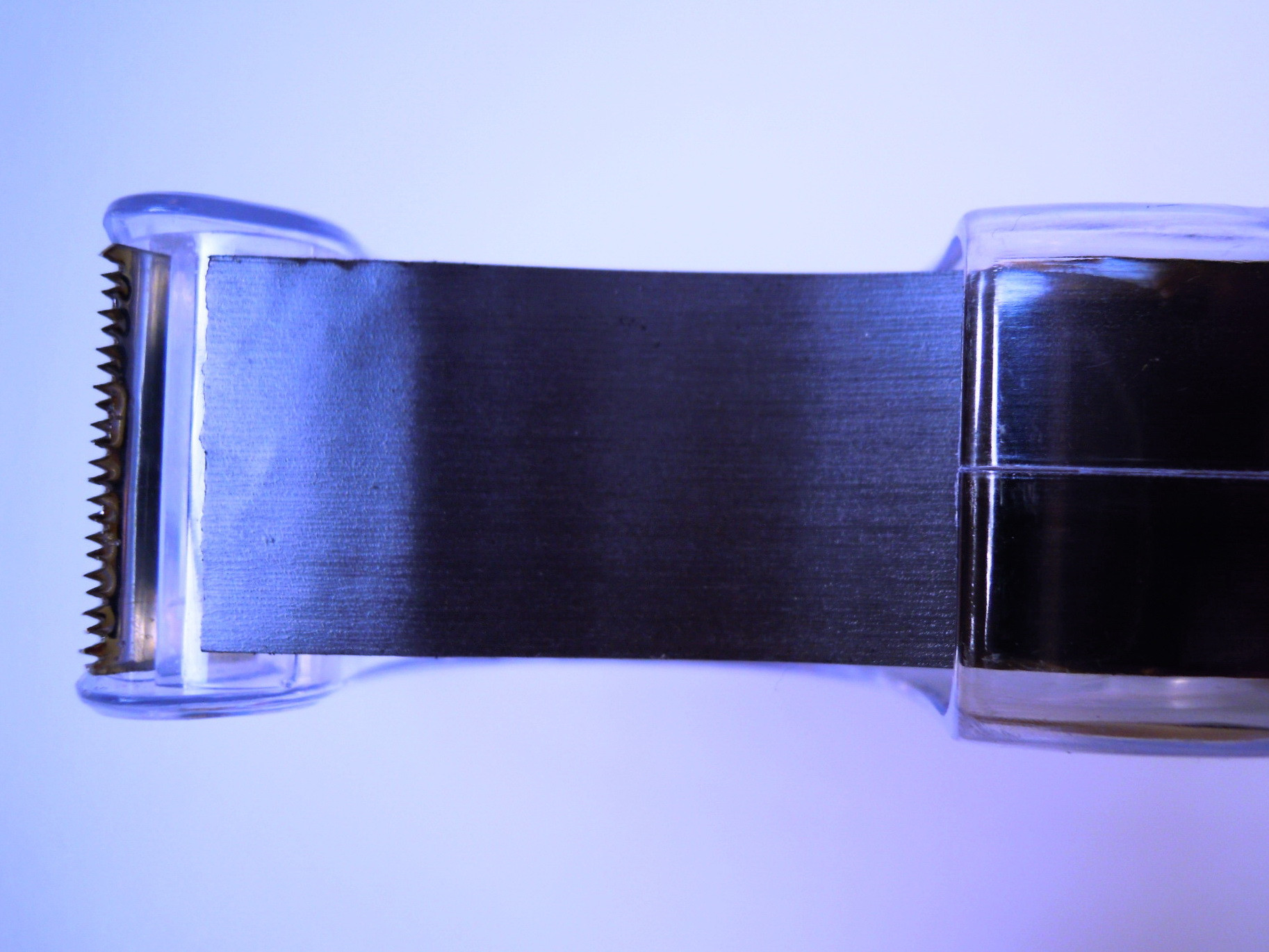 Magnetická samolepící páska návin 7 m x 19 mm Odvíječ s nožem magnetickou páskou Magnetický lepící pásek (princip Xyron)