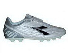 Fotbalové kopačky stříbrné - bílé DIADORA DARDO MD PU velikost 42 (8), Boty obuv na trávu fotbal stříbrná - bílá